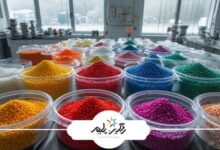 راهنمای فنی و جامع خرید مستربچهای رنگی، متالیک و پوششی مستربچ رنگی، متالیک و پوششی در ظروف شفاف آزمایشگاهی، نشاندهنده تنوع رنگ و جلوههای سطحی برای محصولات پلاستیکی